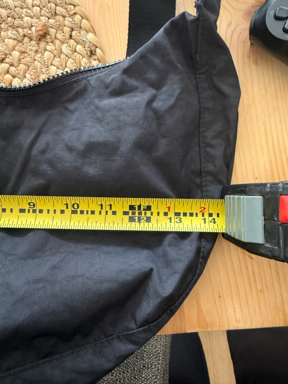 BAGGU Medium Nylon Crescent Bag - Picture 4 of 4